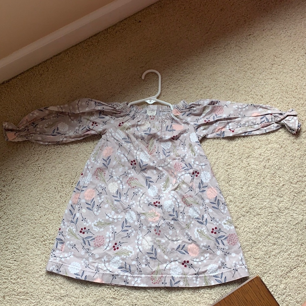 A fall inspired cotton patterned dress with elastic sleeves